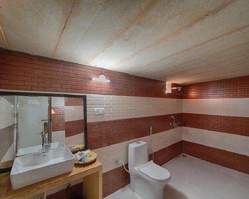 luxury-tent-bathroom